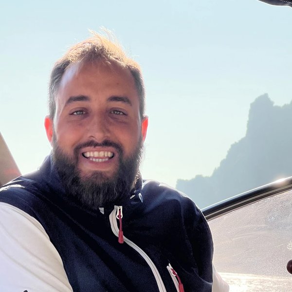 Il Comandante Giacomo al timone della Gagliotta Gagliardo 37